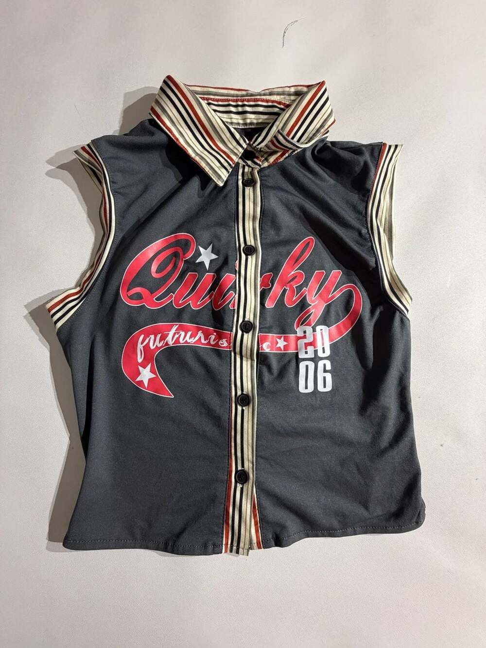 Y2K Graphic Sleeveless Collared Top Striped Trim Womens Size 6 M Grey